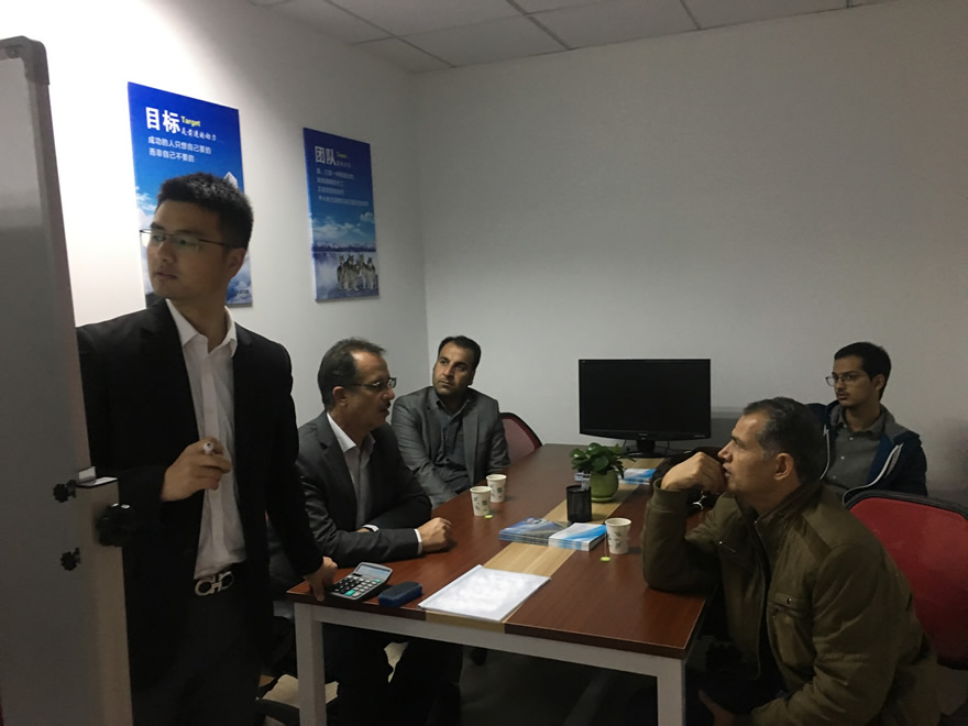 中东国际友人来我司考察、采购整套光伏发电产品 中东国际友人来我司考察、采购整套光伏发电产品