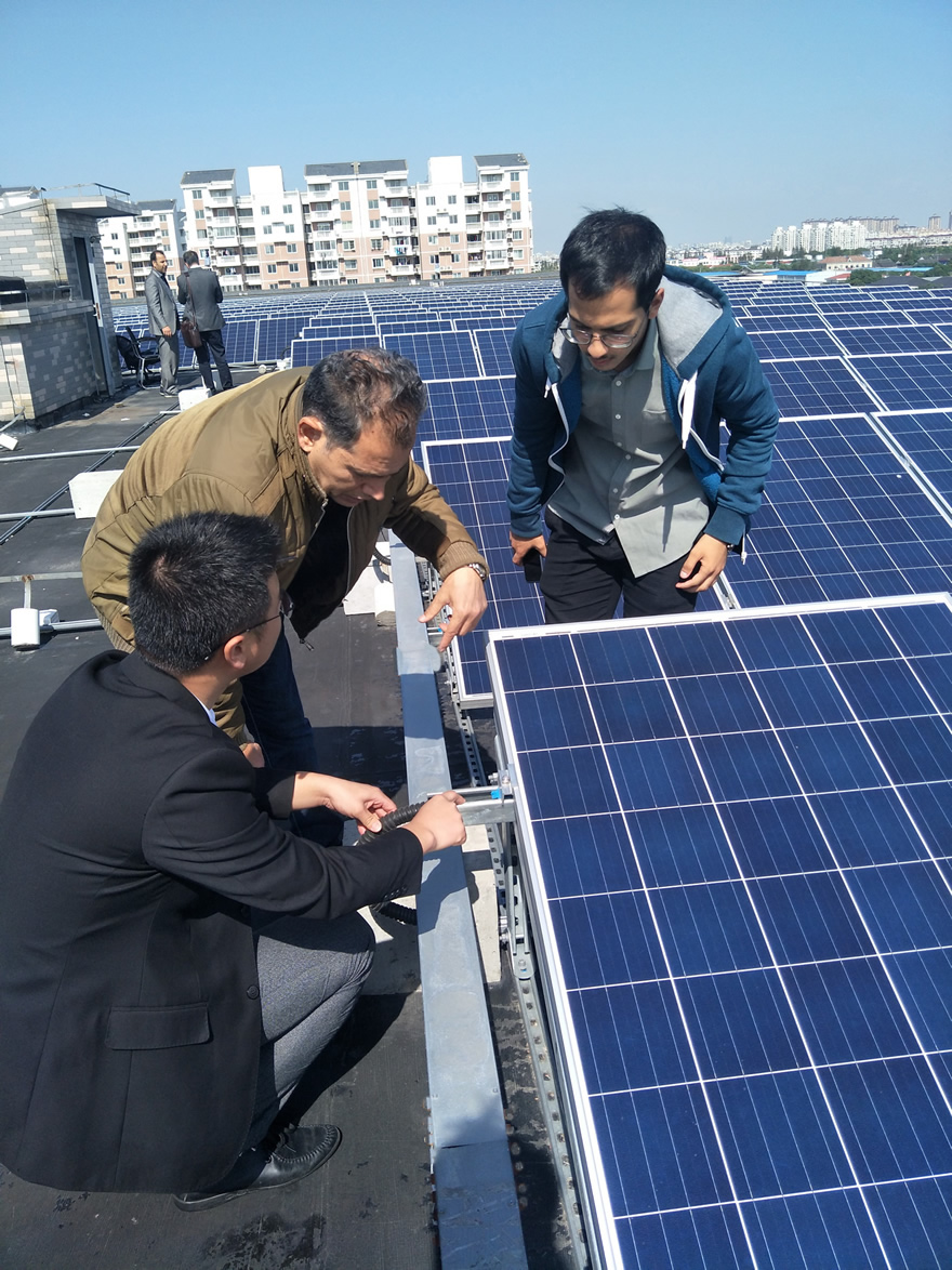 中东国际友人来我司考察、采购整套光伏发电产品 中东国际友人来我司考察、采购整套光伏发电产品