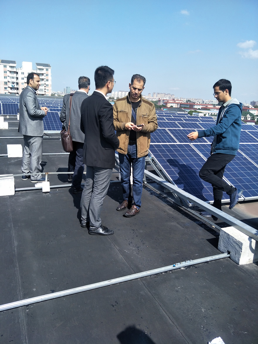 中东国际友人来我司考察、采购整套光伏发电产品 中东国际友人来我司考察、采购整套光伏发电产品