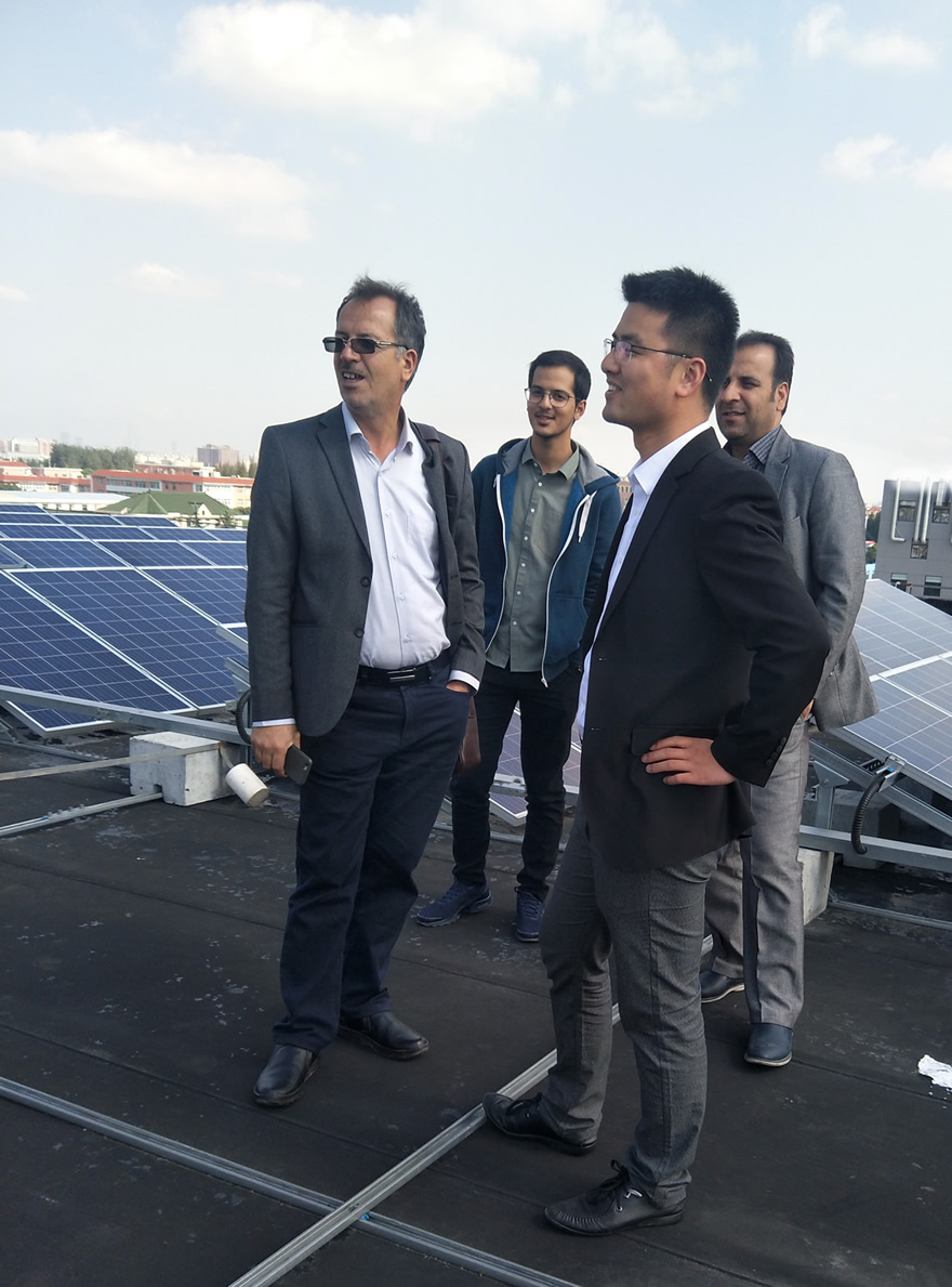 中东国际友人来我司考察、采购整套光伏发电产品 中东国际友人来我司考察、采购整套光伏发电产品