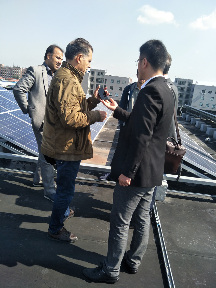 中东国际友人来我司考察、采购整套光伏发电产品 中东国际友人来我司考察、采购整套光伏发电产品