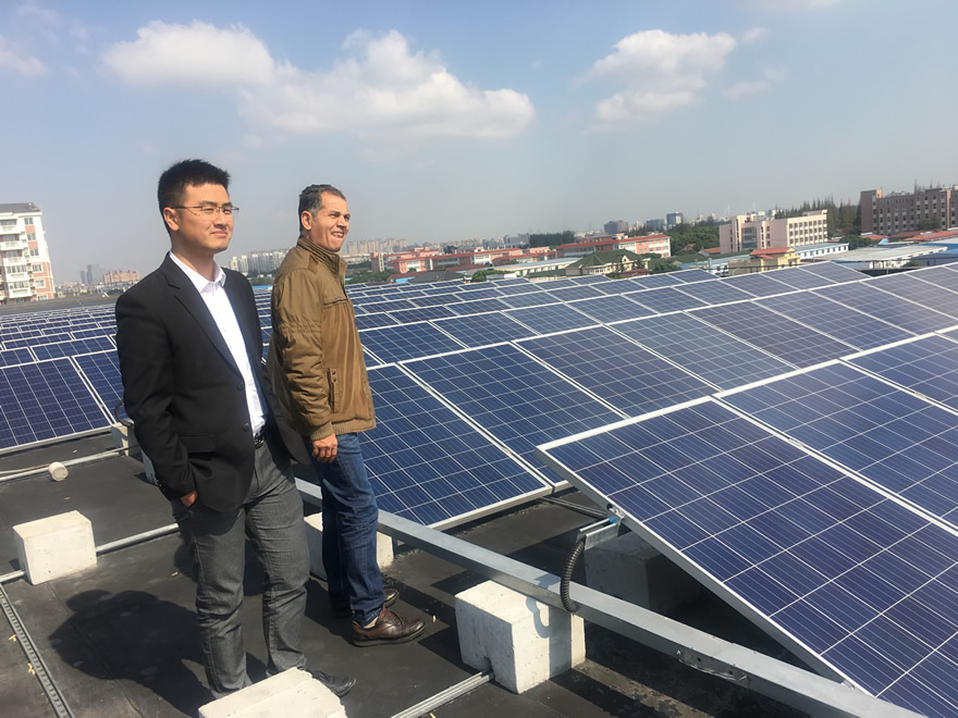 中东国际友人来我司考察、采购整套光伏发电产品 中东国际友人来我司考察、采购整套光伏发电产品